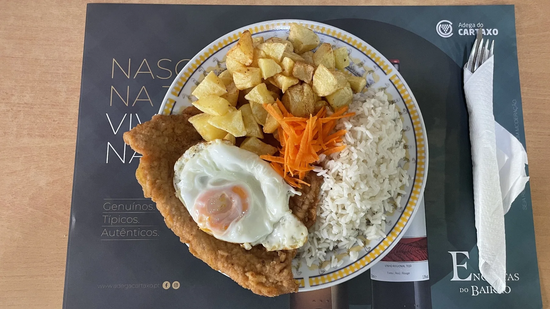 Panado com ovo, arroz, batatas e cenoura